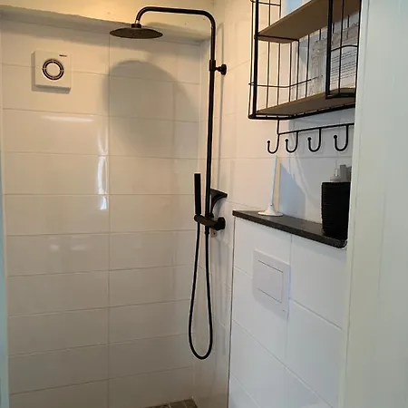 't Souterrain Apartment Zandvoort