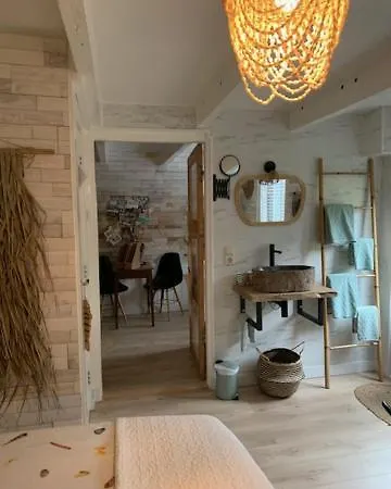 't Souterrain Apartment *