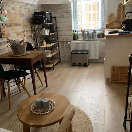 't Souterrain Apartment *